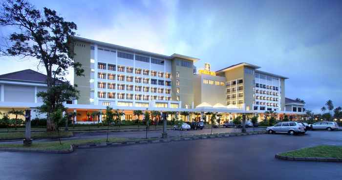 ภายนอกอาคาร Hotel Sutan Raja Manado