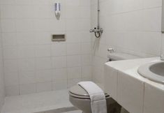 In-room Bathroom 7 K-Style Eco Hotel Jakarta @Kemayoran