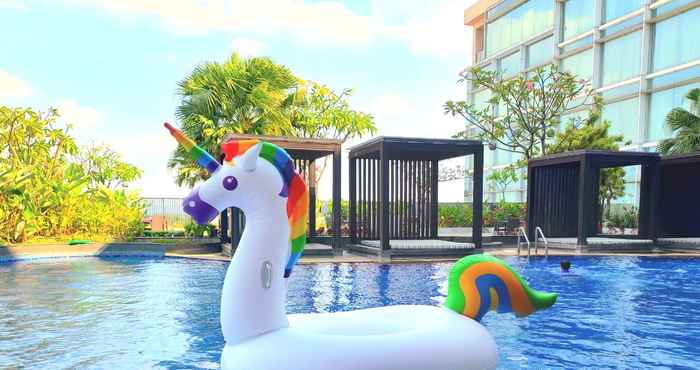 Swimming Pool The Luxton Cirebon Hotel and Convention