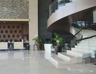 Lobby 2 The Luxton Cirebon Hotel and Convention