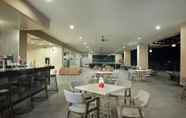 Bar, Cafe and Lounge 7 The Luxton Cirebon Hotel and Convention