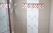 In-room Bathroom 4 Hotel Adis Syariah