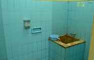 In-room Bathroom 3 Wiwi Perkasa I