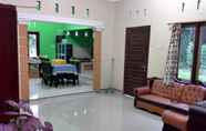 Lobi 7 Homestay Panji & Vadila