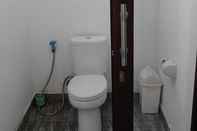 In-room Bathroom Dermaga Kelayang Cottages