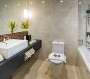 In-room Bathroom 6 Park Avenue Changi 
