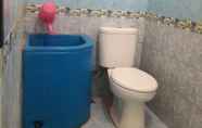 Toilet Kamar 2 Wisma Adithya Syariah