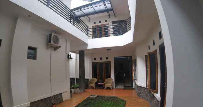 Luar Bangunan Suryalaya Inn Guest House