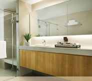 In-room Bathroom 4 Oakwood Residence Sukhumvit Thonglor Bangkok 