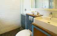 Toilet Kamar 3 Summerbird Bed and Brasserie