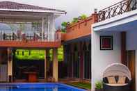 Kolam Renang Aie Angek Cottage