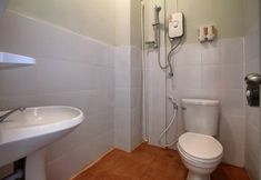 In-room Bathroom 6 Gotum Hostel 2 at Thalang Road Hotel