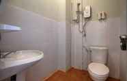 In-room Bathroom 6 Gotum Hostel 2 at Thalang Road Hotel