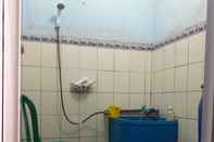 In-room Bathroom Homestay Sijuk Mandiri Sarman Ahmad