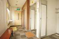 Toilet Kamar G4 Station Backpackers Hostel