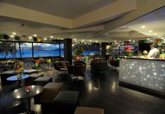 Bar, Cafe and Lounge 6 B-Lay Tong Beach Resort