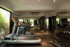 피트니스 센터 B-Lay Tong Beach Resort