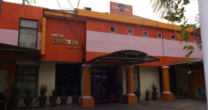 ภายนอกอาคาร Central Hotel Manado