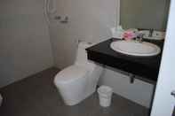 In-room Bathroom Amity Place