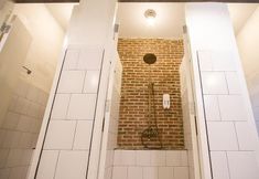 客室内バスルーム 5 Here Hostel