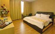 Kamar Tidur 7 Hotel Shiki by Holmes Hotel