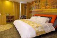 Kamar Tidur Hotel Shiki by Holmes Hotel