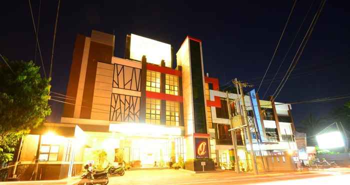 Bangunan Queen City Hotel Banjarmasin (A HARBOUR SIDE HOTEL)