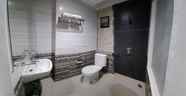 Toilet Kamar 4 Queen City Hotel Banjarmasin (A HARBOUR SIDE HOTEL)