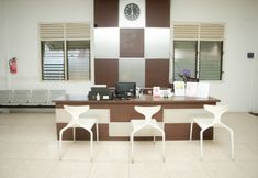 Lobby 4 SUPER OYO 850 Lapan Lapan