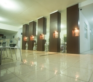 Lobby 3 SUPER OYO 850 Lapan Lapan