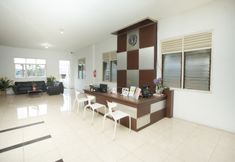 Lobby 2 SUPER OYO 850 Lapan Lapan