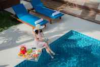 สระว่ายน้ำ Dhevan Dara Resort & Spa