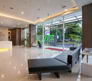 Lobby 5 Whiz Prime Hotel Hasanuddin Makassar