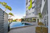 Swimming Pool Whiz Prime Hotel Hasanuddin Makassar