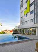 SWIMMING_POOL Whiz Prime Hotel Hasanuddin Makassar