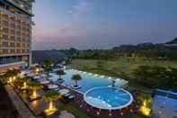 Swimming Pool Radisson Golf & Convention Center Batam