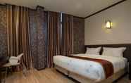 Bilik Tidur 3 Hotel S Bee by Holmes Hotel