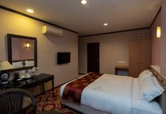 Bedroom 4 Hotel S Bee by Holmes Hotel