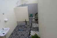 Toilet Kamar Herry Homestay