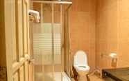 Toilet Kamar 5 Hotel Flamingo