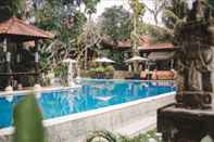 สระว่ายน้ำ Ubud Hotel & Cottages Malang