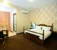 Bedroom 5 Hotel Tebrau CT by Holmes Hotel