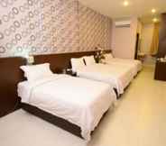 Bedroom 6 Hotel Tebrau CT by Holmes Hotel