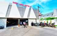 Bên ngoài 2 Urbanview Hotel Dedy Jaya Brebes