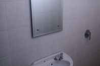 Toilet Kamar The Winner Premier Hotel