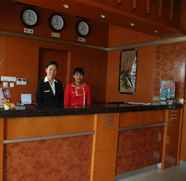 Lobi 2 Gold Inn Hotel (Hotel Idola)