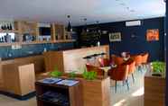 Bar, Cafe and Lounge 5 Kyriad Hotel Arra Cepu