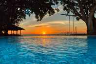 Swimming Pool Mapia Resort