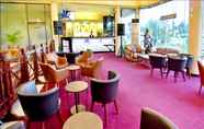 Quầy bar, cafe và phòng lounge 7 Hotel Sendang Sari