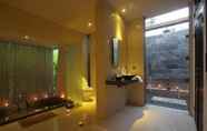 In-room Bathroom 4 Villa Tiara Lombok